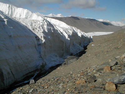 The cliff at the end of the Canada Glacier