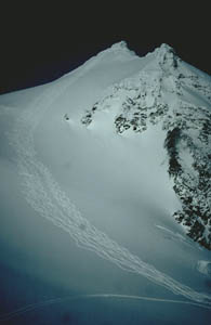 Looking back at the tracks, no sitzmarks photo © 2002 Hal Murray